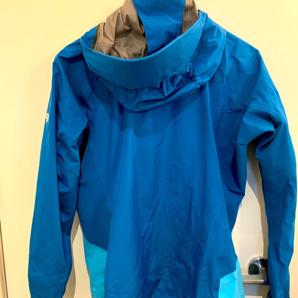 Mountain Hardware Shell Jacket - Picture 2 of 4